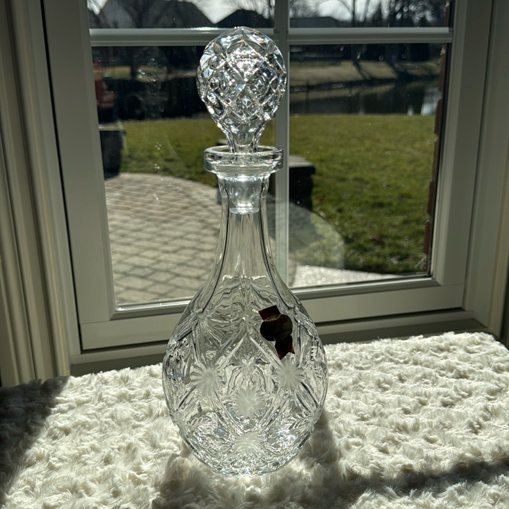 ANNA HUTE~BLEIKRISTALL~CRYSTAL DECANTER~BEAUTIFUL CUTS & DESIGN~KCC